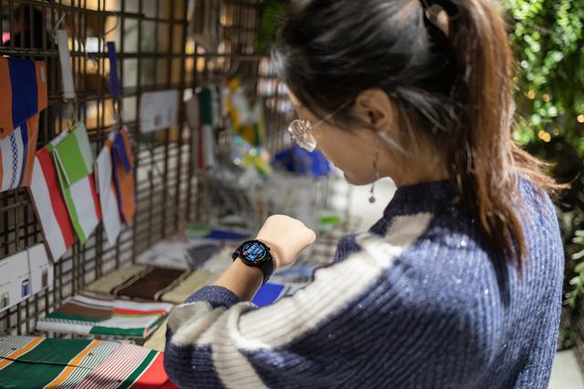 时尚穿搭新伴侣，荣耀MagicWatch 2体验评测