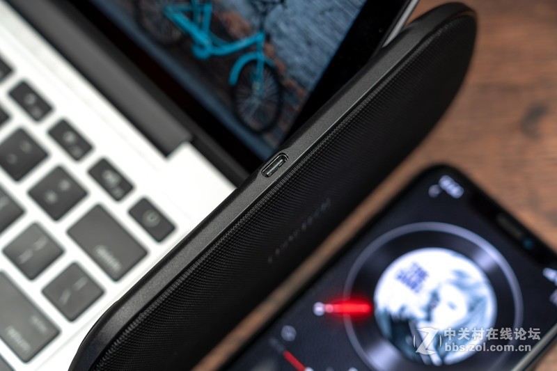 桌面清道夫，维护家庭和谐利器：CHOETECH T535S 5线圈 双座充 无线充电器