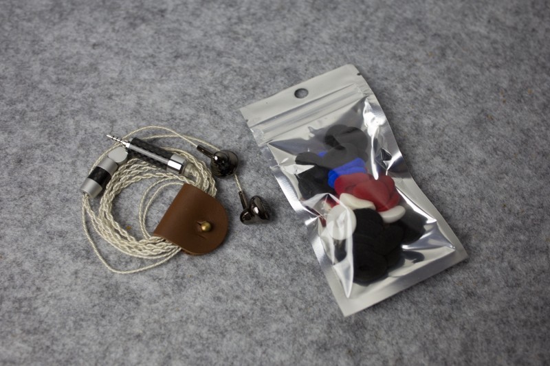 初烧慎入！这条平头塞卖1999元，Ksearphone黑铃值不值得买？