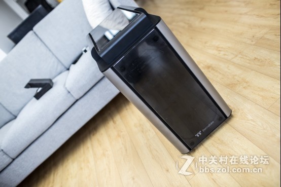 外观高大威猛，内在锦绣文章——Tt Level 20 GT机箱中的肌肉跑车