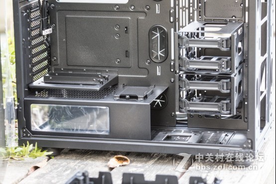 外观高大威猛，内在锦绣文章——Tt Level 20 GT机箱中的肌肉跑车