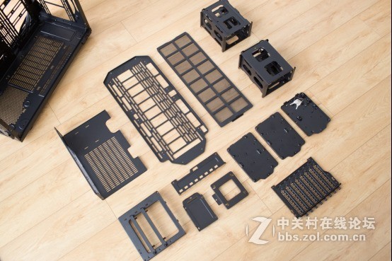 外观高大威猛，内在锦绣文章——Tt Level 20 GT机箱中的肌肉跑车