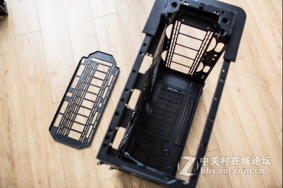 外观高大威猛，内在锦绣文章——Tt Level 20 GT机箱中的肌肉跑车