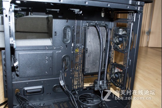 外观高大威猛，内在锦绣文章——Tt Level 20 GT机箱中的肌肉跑车