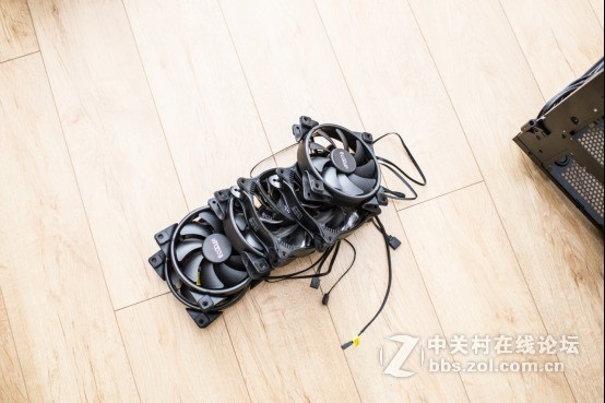 外观高大威猛，内在锦绣文章——Tt Level 20 GT机箱中的肌肉跑车