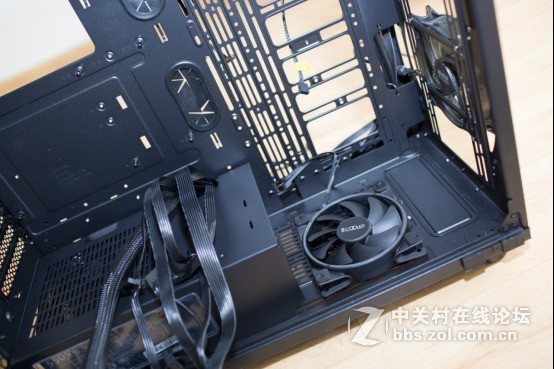 外观高大威猛，内在锦绣文章——Tt Level 20 GT机箱中的肌肉跑车