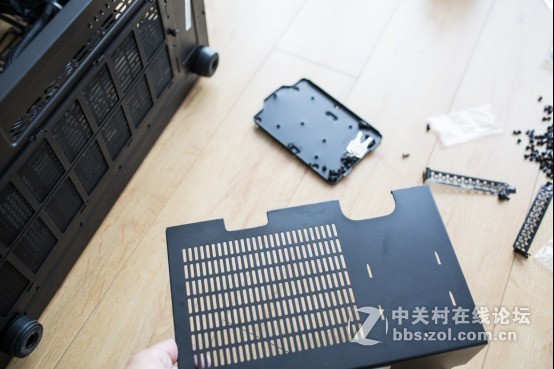 外观高大威猛，内在锦绣文章——Tt Level 20 GT机箱中的肌肉跑车