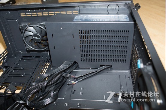 外观高大威猛，内在锦绣文章——Tt Level 20 GT机箱中的肌肉跑车