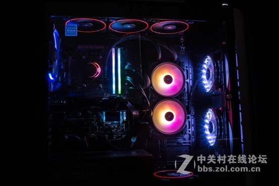 外观高大威猛，内在锦绣文章——Tt Level 20 GT机箱中的肌肉跑车