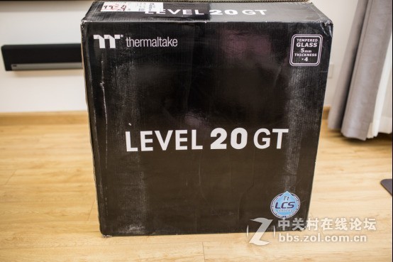 外观高大威猛，内在锦绣文章——Tt Level 20 GT机箱中的肌肉跑车