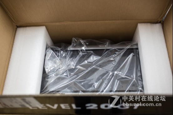 外观高大威猛，内在锦绣文章——Tt Level 20 GT机箱中的肌肉跑车