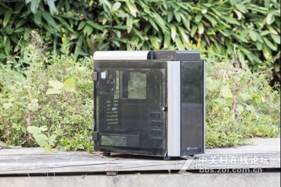 外观高大威猛，内在锦绣文章——Tt Level 20 GT机箱中的肌肉跑车