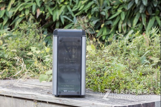 外观高大威猛，内在锦绣文章——Tt Level 20 GT机箱中的肌肉跑车