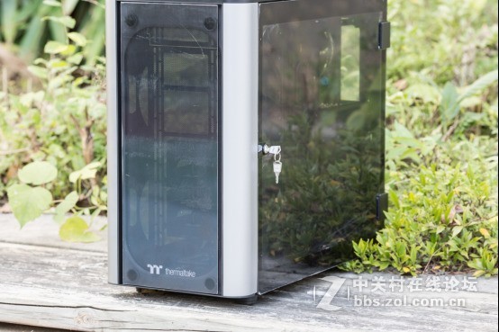 外观高大威猛，内在锦绣文章——Tt Level 20 GT机箱中的肌肉跑车