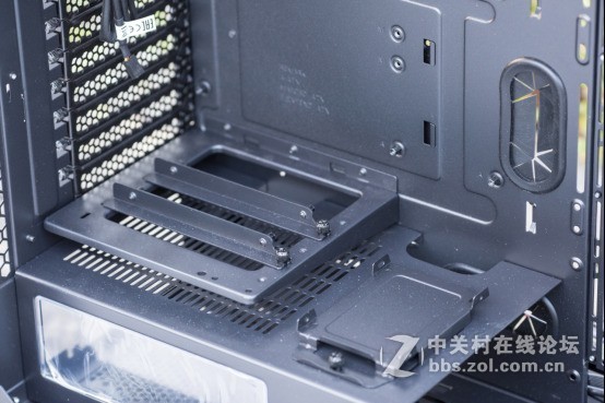 外观高大威猛，内在锦绣文章——Tt Level 20 GT机箱中的肌肉跑车