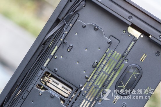 外观高大威猛，内在锦绣文章——Tt Level 20 GT机箱中的肌肉跑车