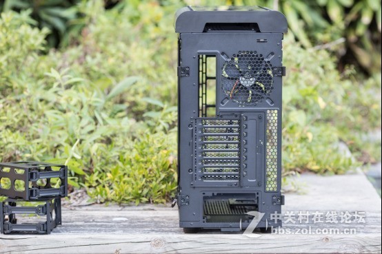 外观高大威猛，内在锦绣文章——Tt Level 20 GT机箱中的肌肉跑车