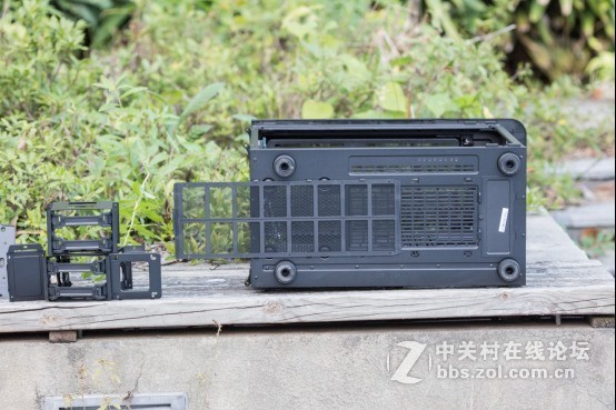 外观高大威猛，内在锦绣文章——Tt Level 20 GT机箱中的肌肉跑车