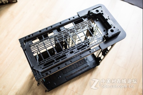 外观高大威猛，内在锦绣文章——Tt Level 20 GT机箱中的肌肉跑车