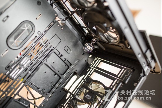 外观高大威猛，内在锦绣文章——Tt Level 20 GT机箱中的肌肉跑车