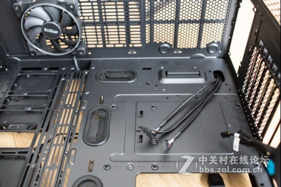 外观高大威猛，内在锦绣文章——Tt Level 20 GT机箱中的肌肉跑车