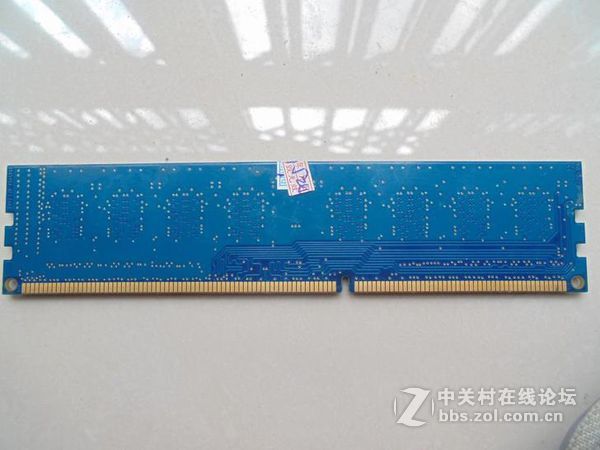 给同学买了一个金士顿台式机内存条，请教真假。
