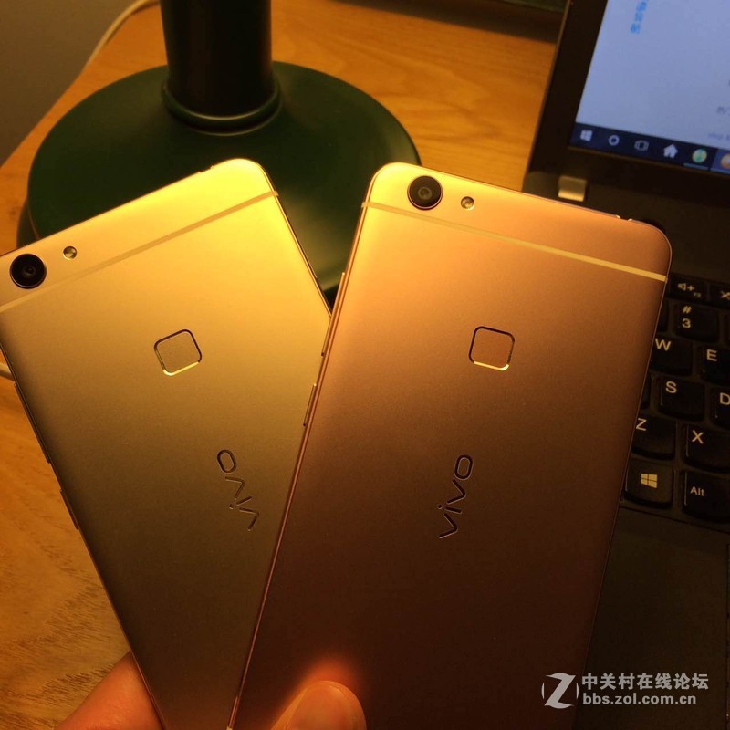 #VIVO智能手机我坐堂#对于X6 Plus的两种配色，大家喜欢哪个呢