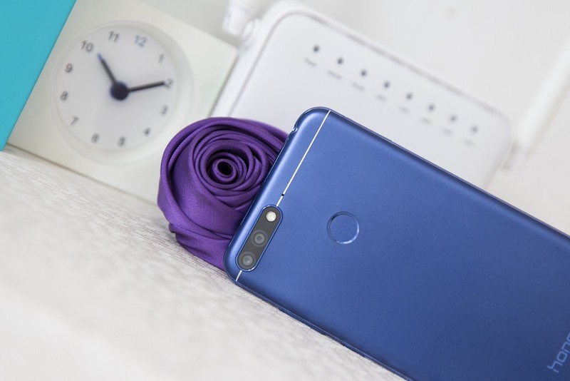 【板块开荒】999元荣耀畅玩7A普及旗舰高科技，全面屏、人脸解锁、双摄样样有