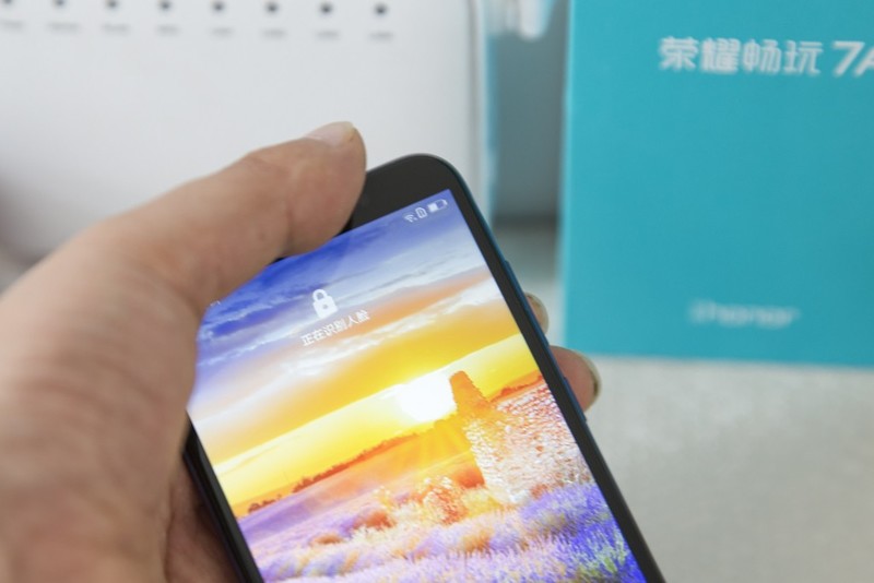 【板块开荒】999元荣耀畅玩7A普及旗舰高科技，全面屏、人脸解锁、双摄样样有