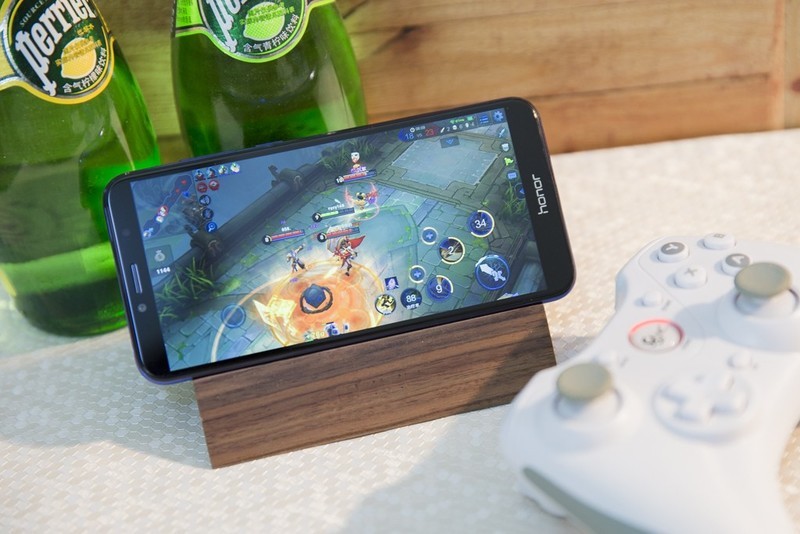 【板块开荒】999元荣耀畅玩7A普及旗舰高科技，全面屏、人脸解锁、双摄样样有