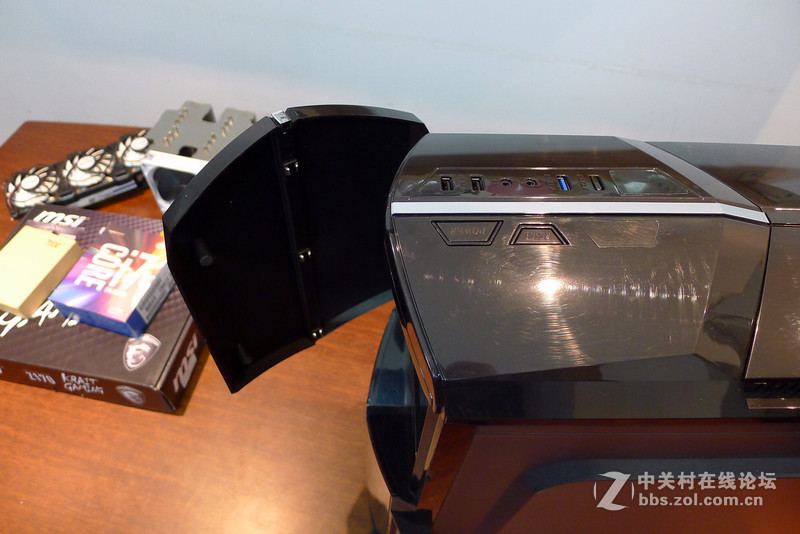 领航者机箱到手了，来一发装机作业