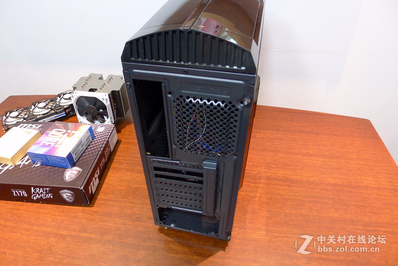 领航者机箱到手了，来一发装机作业