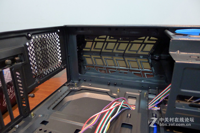 领航者机箱到手了，来一发装机作业