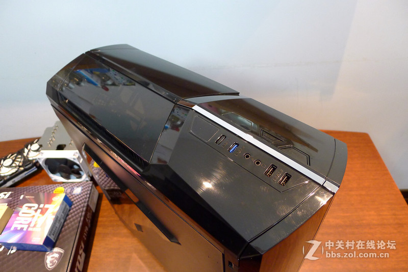 领航者机箱到手了，来一发装机作业