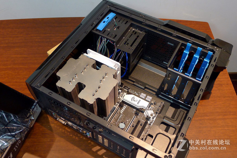 领航者机箱到手了，来一发装机作业