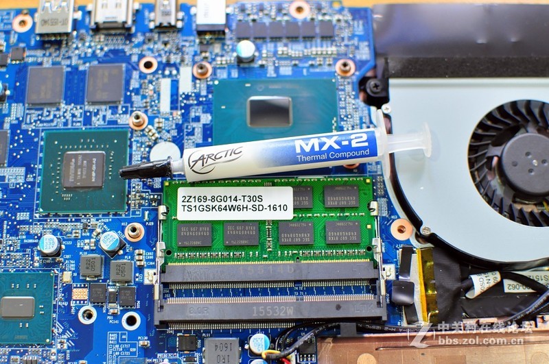 GIGABYTE P16G烧机与游戏测试