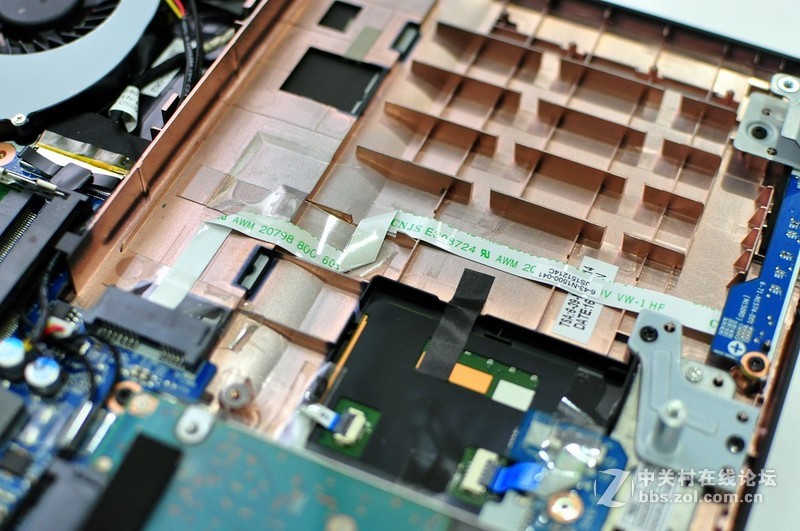 GIGABYTE P16G烧机与游戏测试