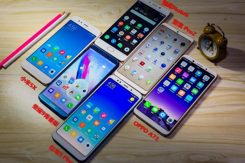 2000元内哪款机皇更值得买？6大品牌热门手机横评对决