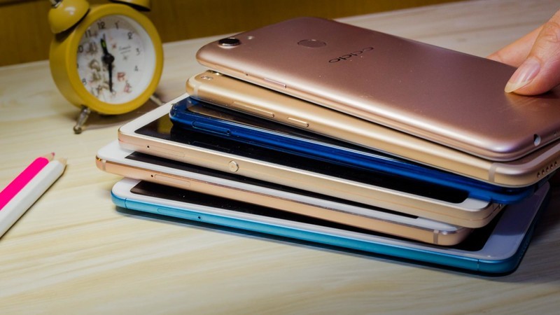 2000元内哪款机皇更值得买？6大品牌热门手机横评对决