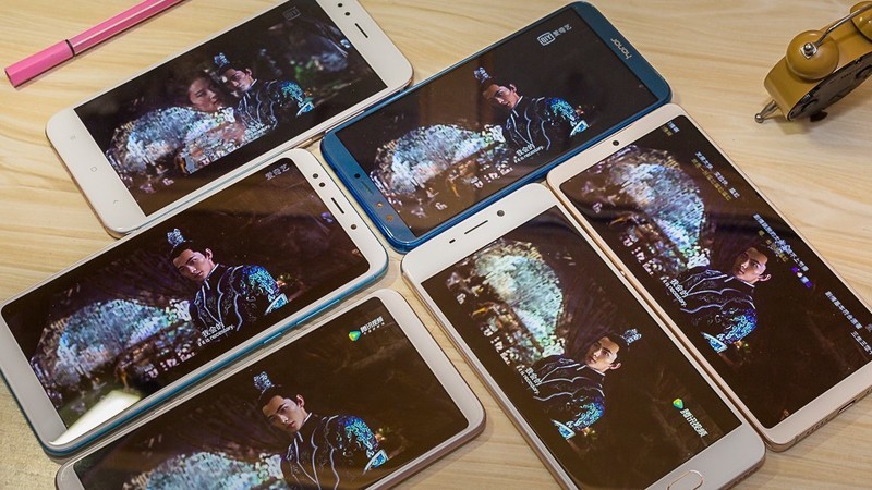 2000元内哪款机皇更值得买？6大品牌热门手机横评对决