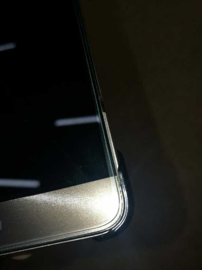 mt9华为屏幕边框亮条被原装手机套压断了，可以保修吗？