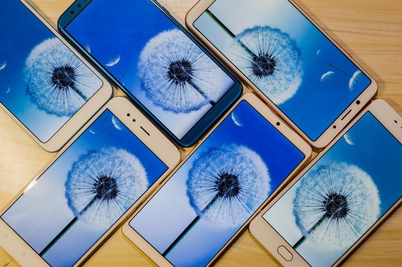 2000元内哪款机皇更值得买？6大品牌热门手机横评对决