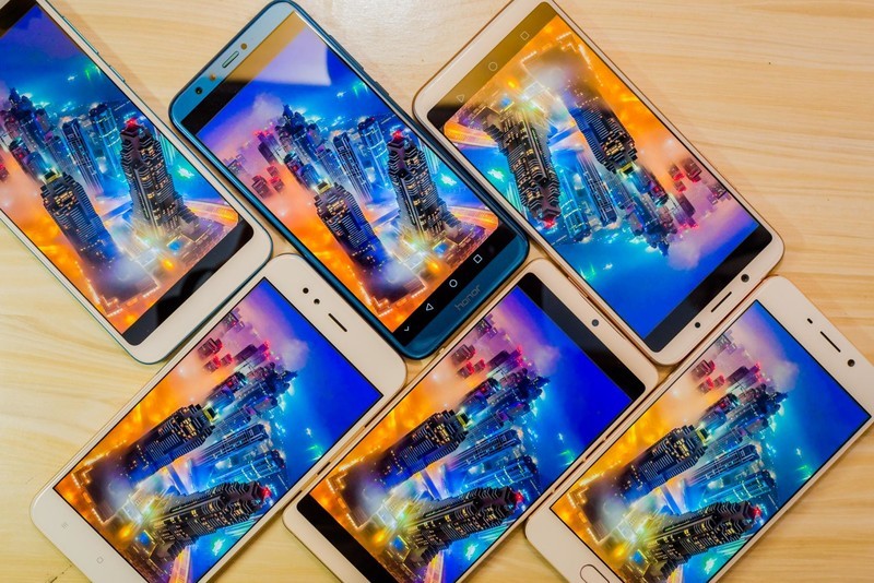 2000元内哪款机皇更值得买？6大品牌热门手机横评对决