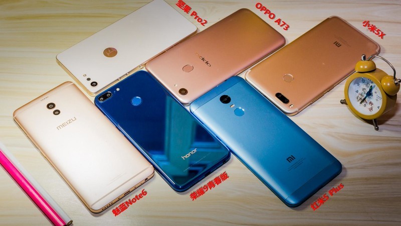 2000元内哪款机皇更值得买？6大品牌热门手机横评对决