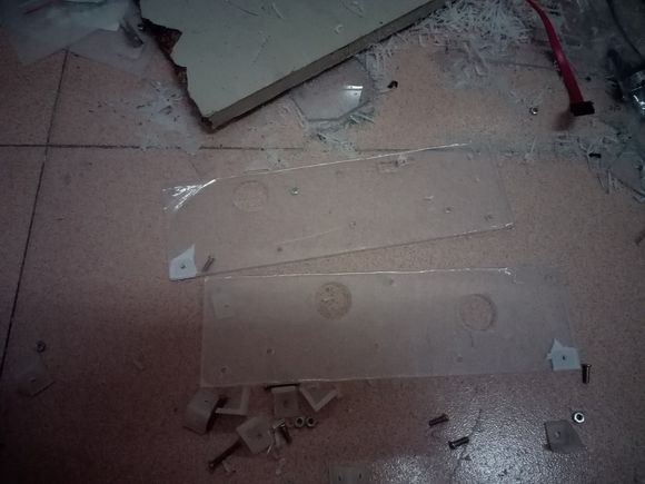 #版主坐堂# 强力围观大神的DIY制作全透明机箱过程