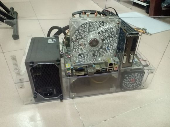 #版主坐堂# 强力围观大神的DIY制作全透明机箱过程