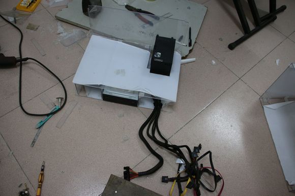 #版主坐堂# 强力围观大神的DIY制作全透明机箱过程