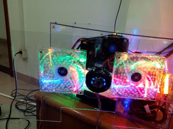 #版主坐堂# 强力围观大神的DIY制作全透明机箱过程