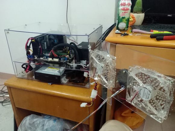 #版主坐堂# 强力围观大神的DIY制作全透明机箱过程