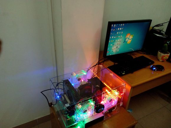 #版主坐堂# 强力围观大神的DIY制作全透明机箱过程